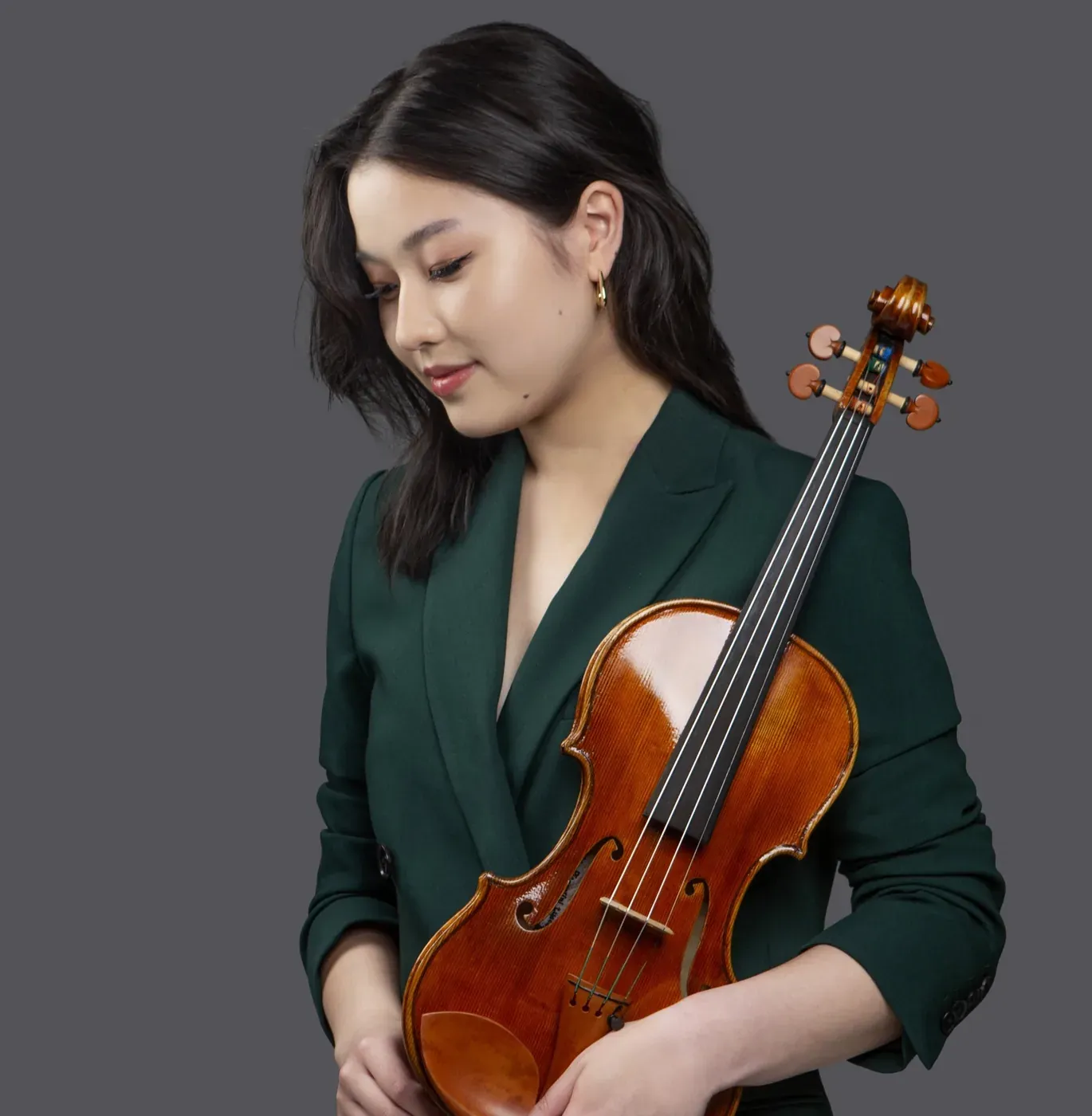Coco Tomita, violinist.